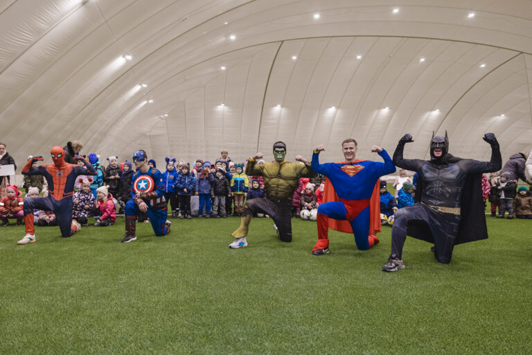 „Žaisk futbolą su herojais“ 2025.12.03